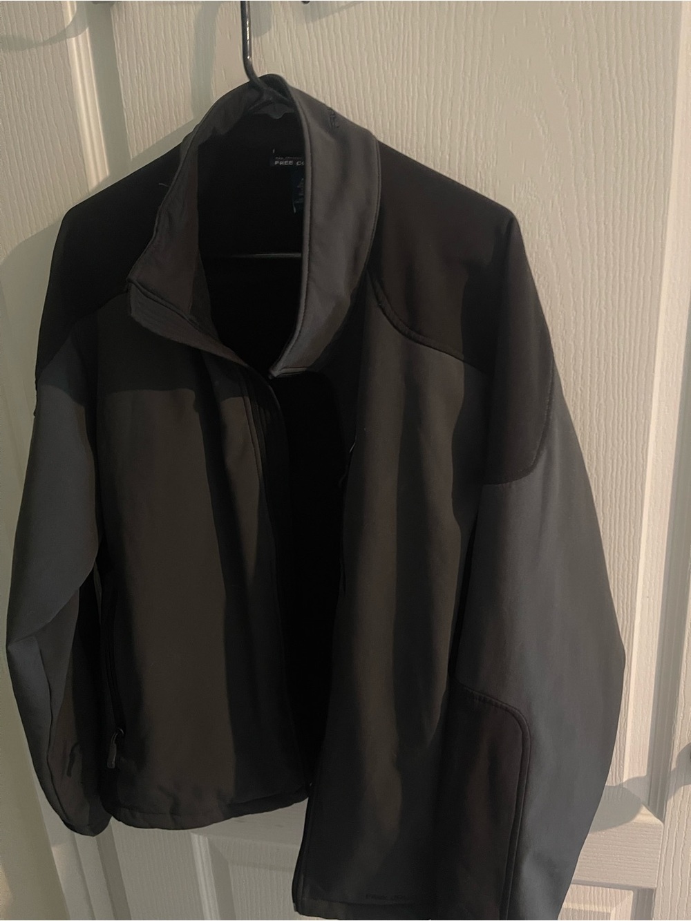 Free Country Men's Black and Gray Lightweight Softshell Jacket